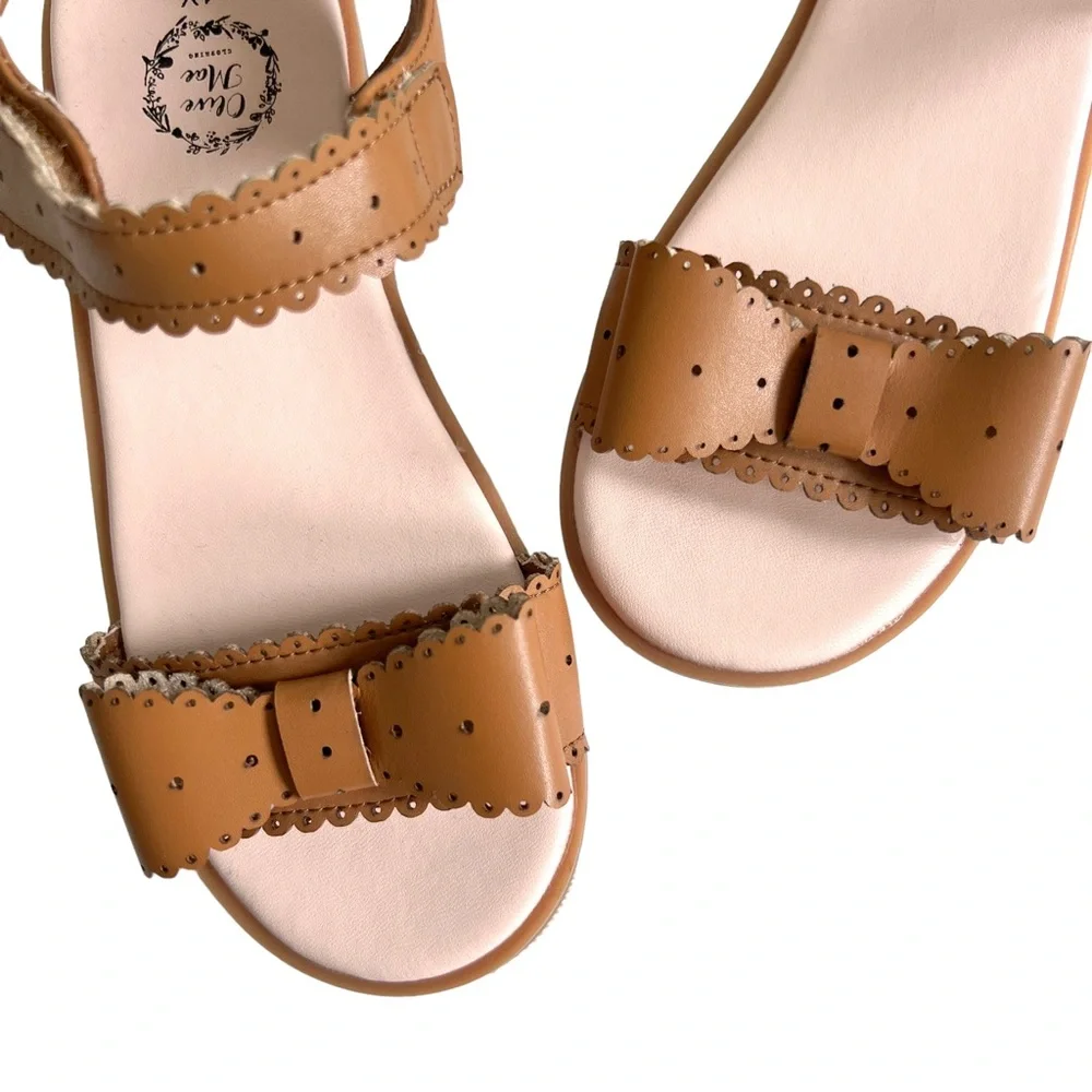 New OLIVE MAE Kids Tan Brown Bow Sandals Size 1Y Scallop Perforated Detail
